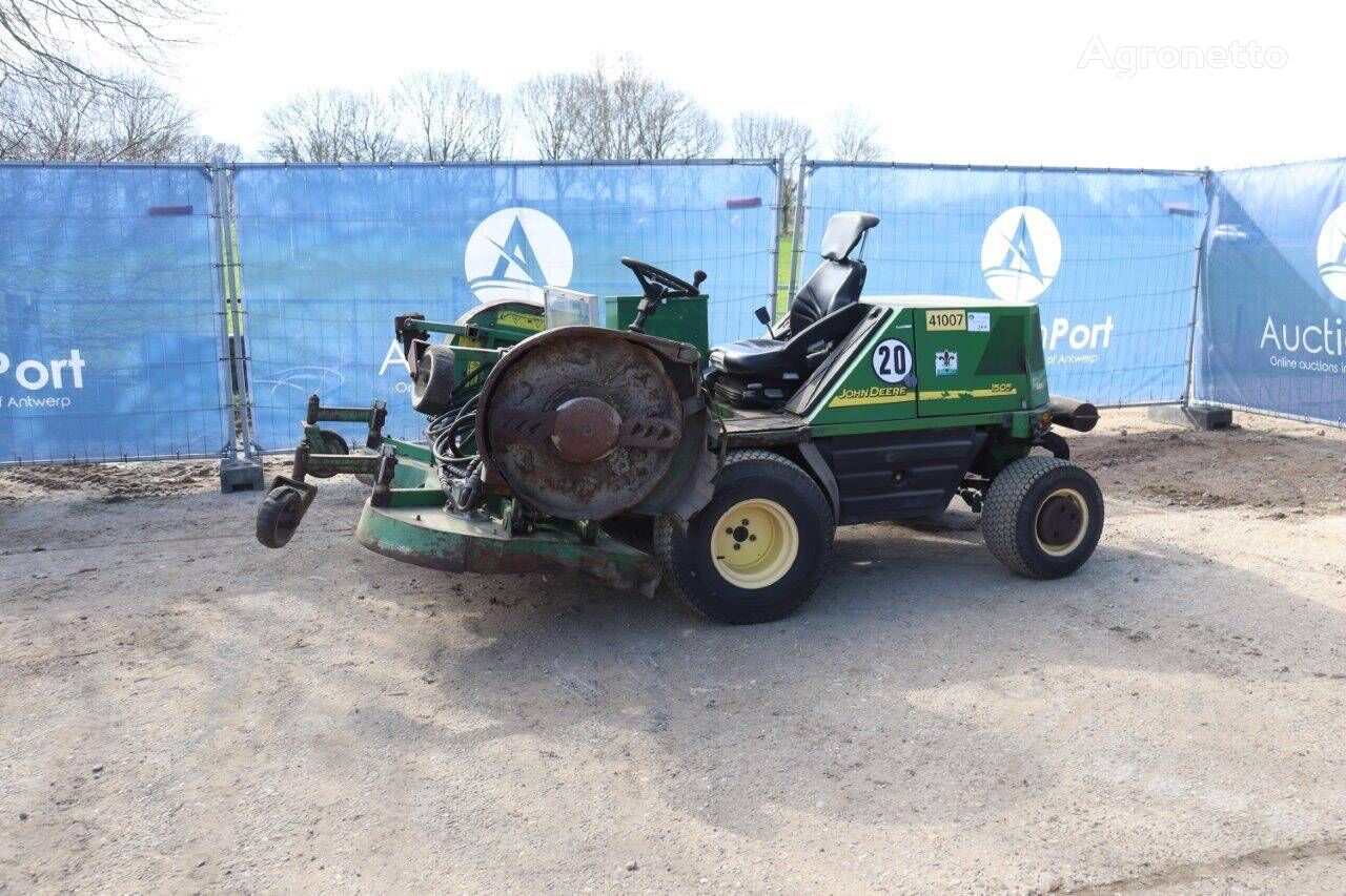 газонокосилка John Deere 1505 4WD