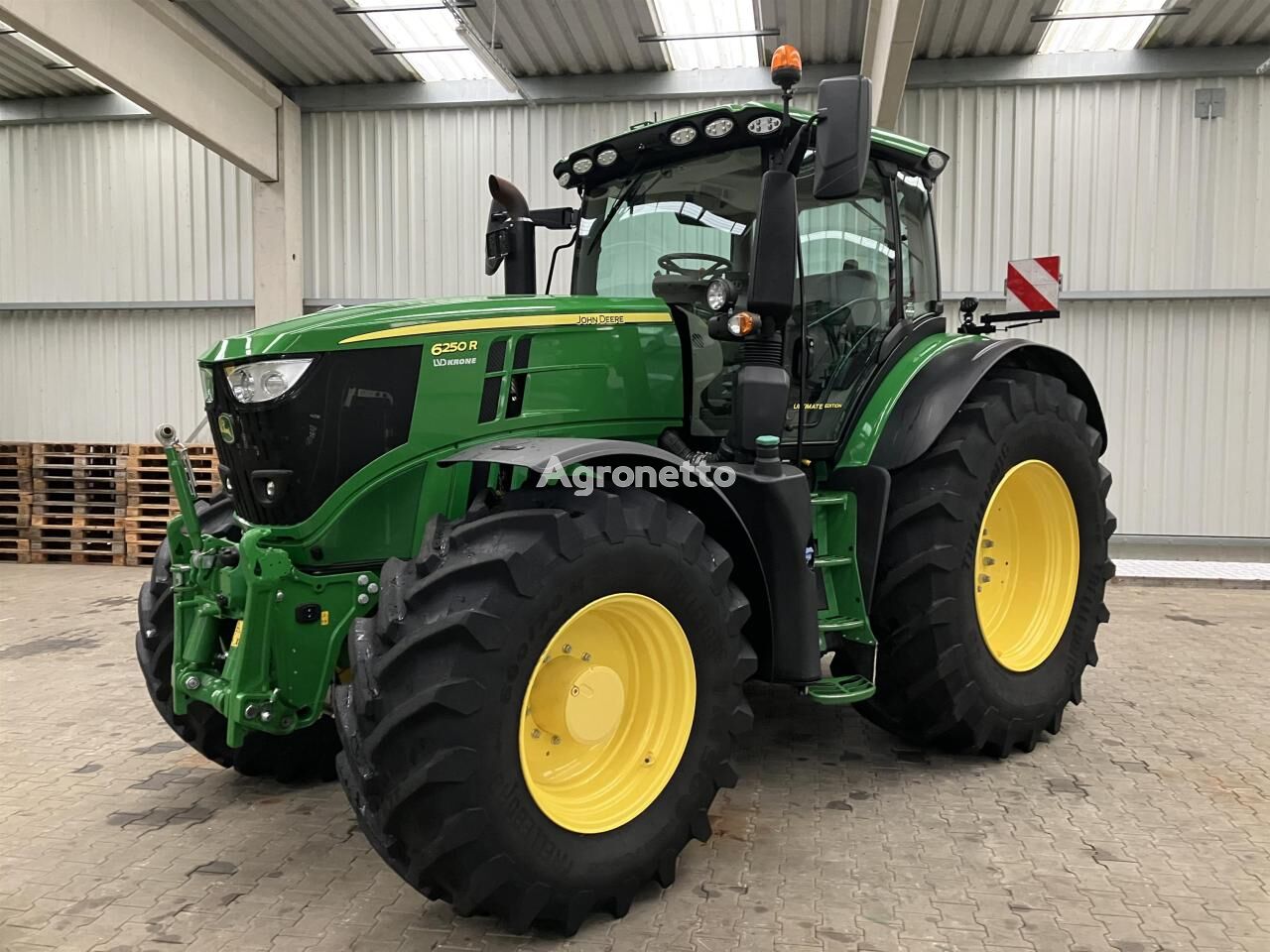 трактор колесный 6250R