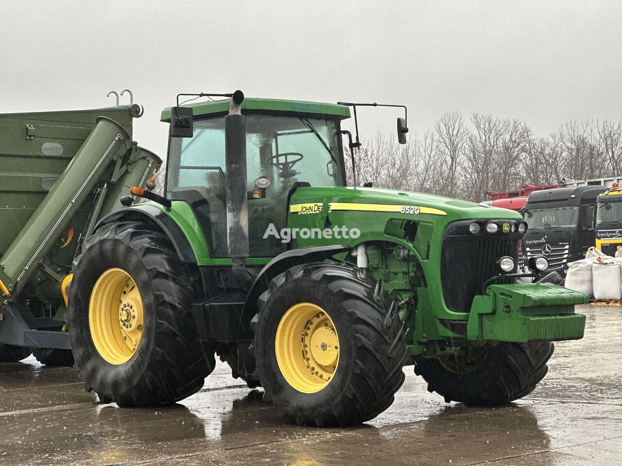 трактор колесный John Deere 8520